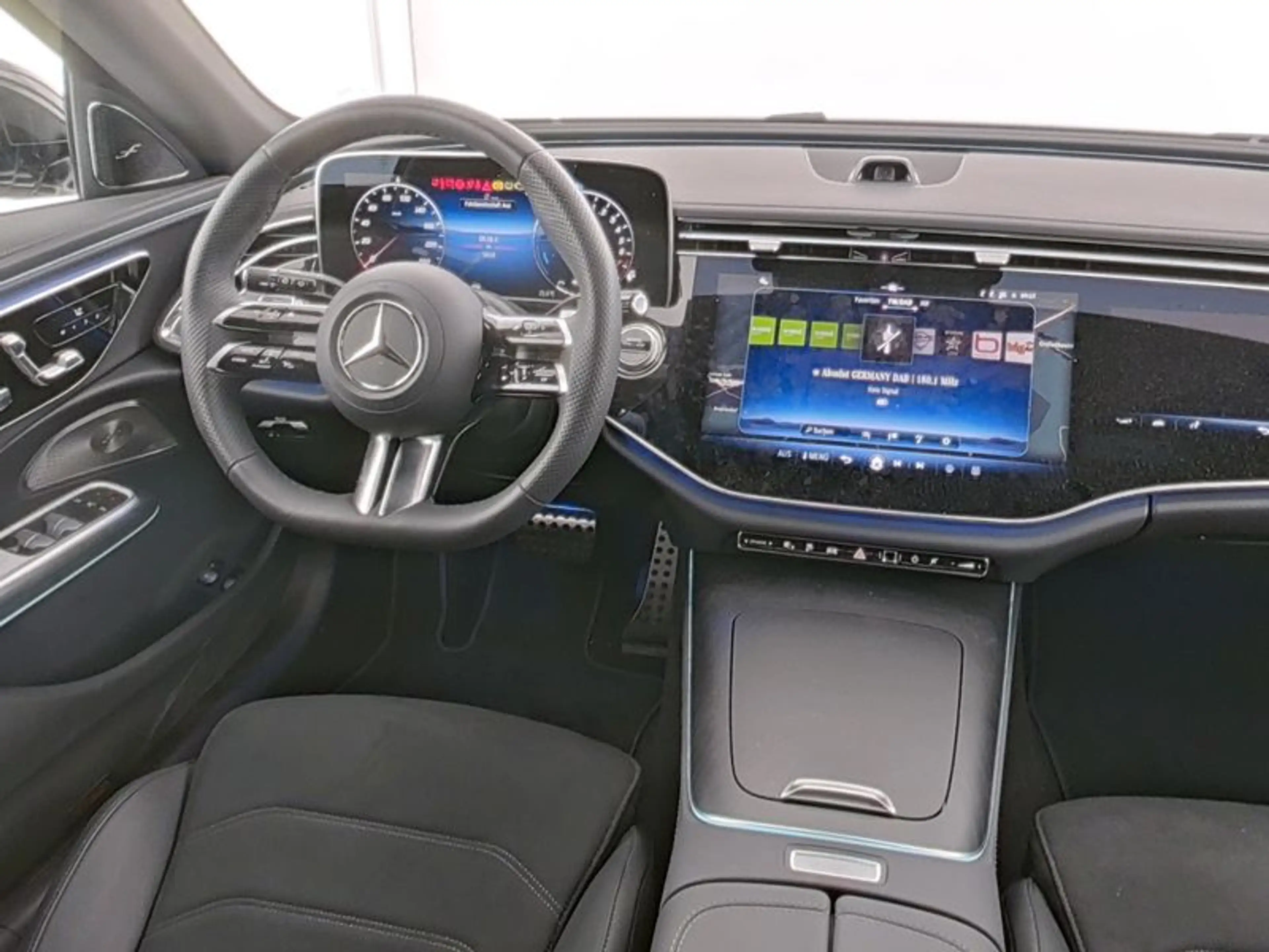 Mercedes-Benz E 300 e T AMG/Edition/Super/DIGITAL/Pano/360/AHK — photo 7