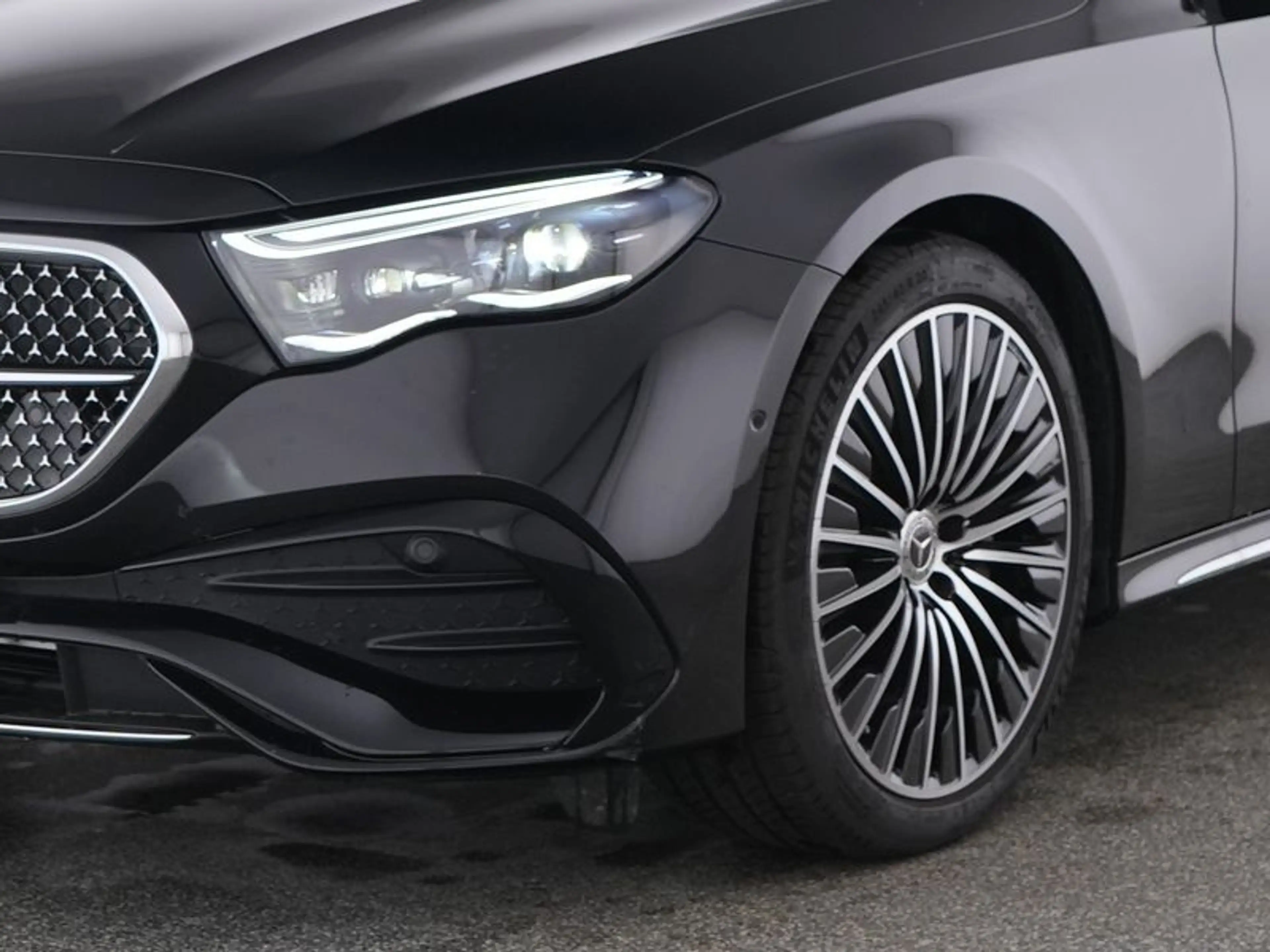 Mercedes-Benz E 300 e T AMG/Edition/Super/DIGITAL/Pano/360/AHK — photo 4