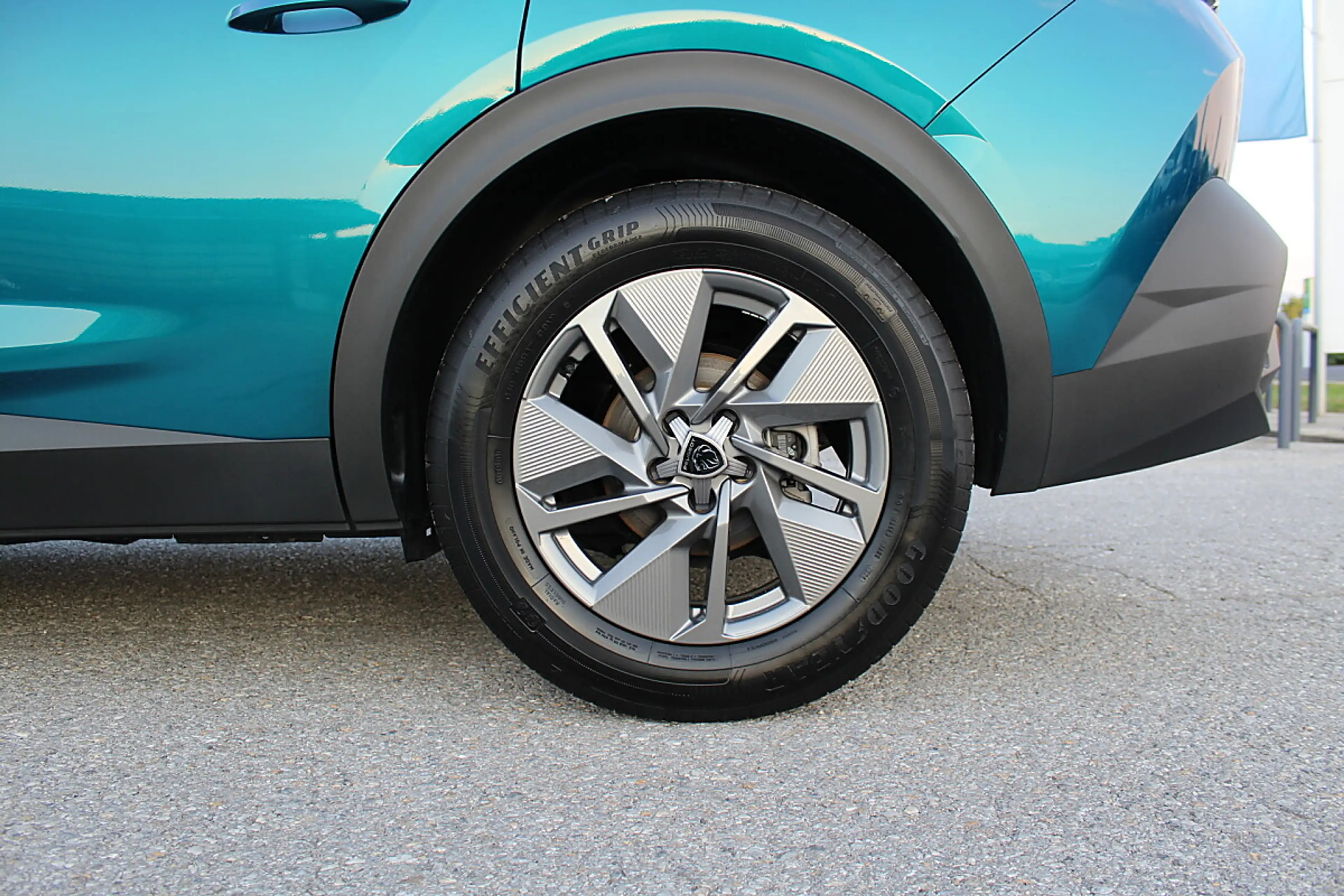 Peugeot 408 HEV 136 e-DCS6 Allure — photo 6
