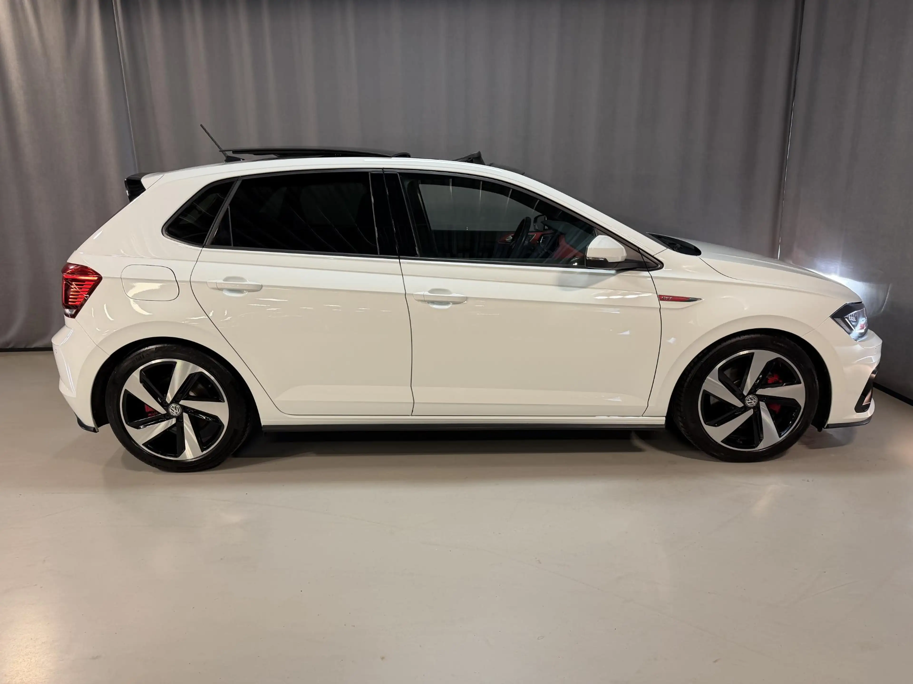 Volkswagen Polo GTI 2.0 TSI 17"/Panoramadak/Stoelverwarming/Keyless/Vi — photo 34