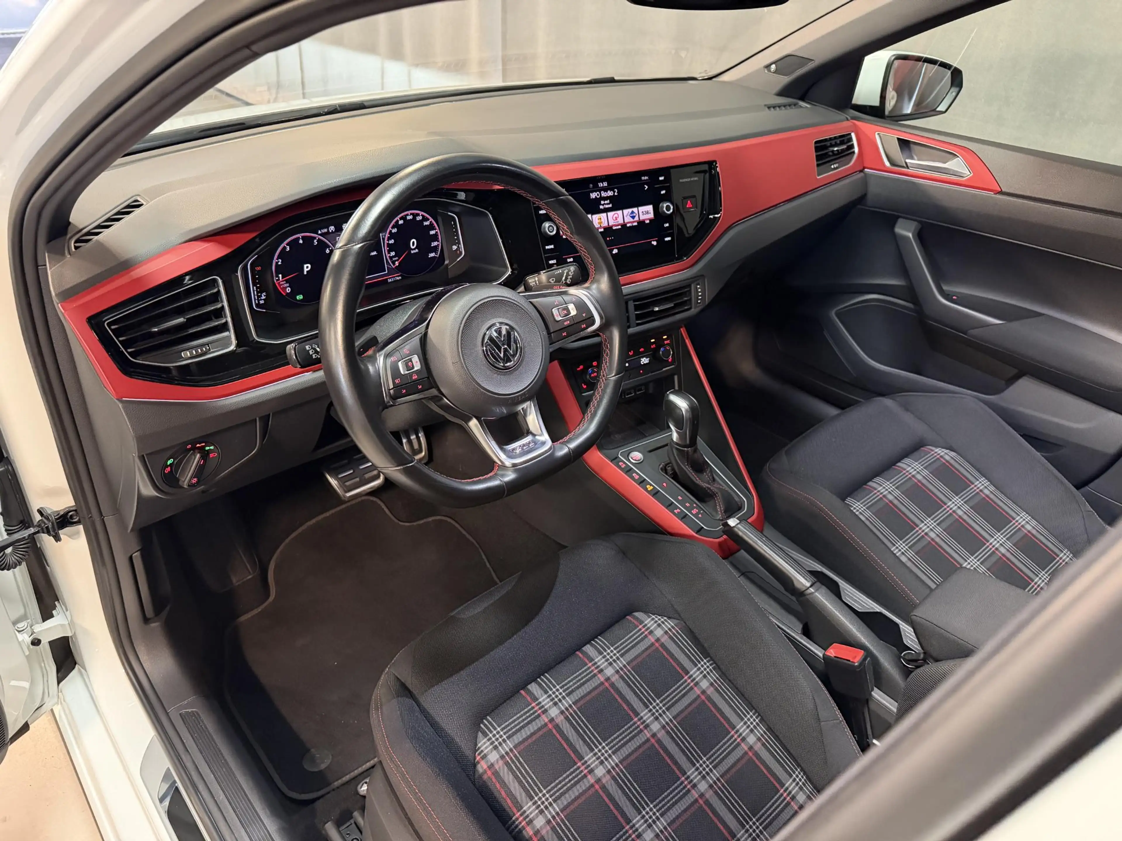 Volkswagen Polo GTI 2.0 TSI 17"/Panoramadak/Stoelverwarming/Keyless/Vi — photo 25