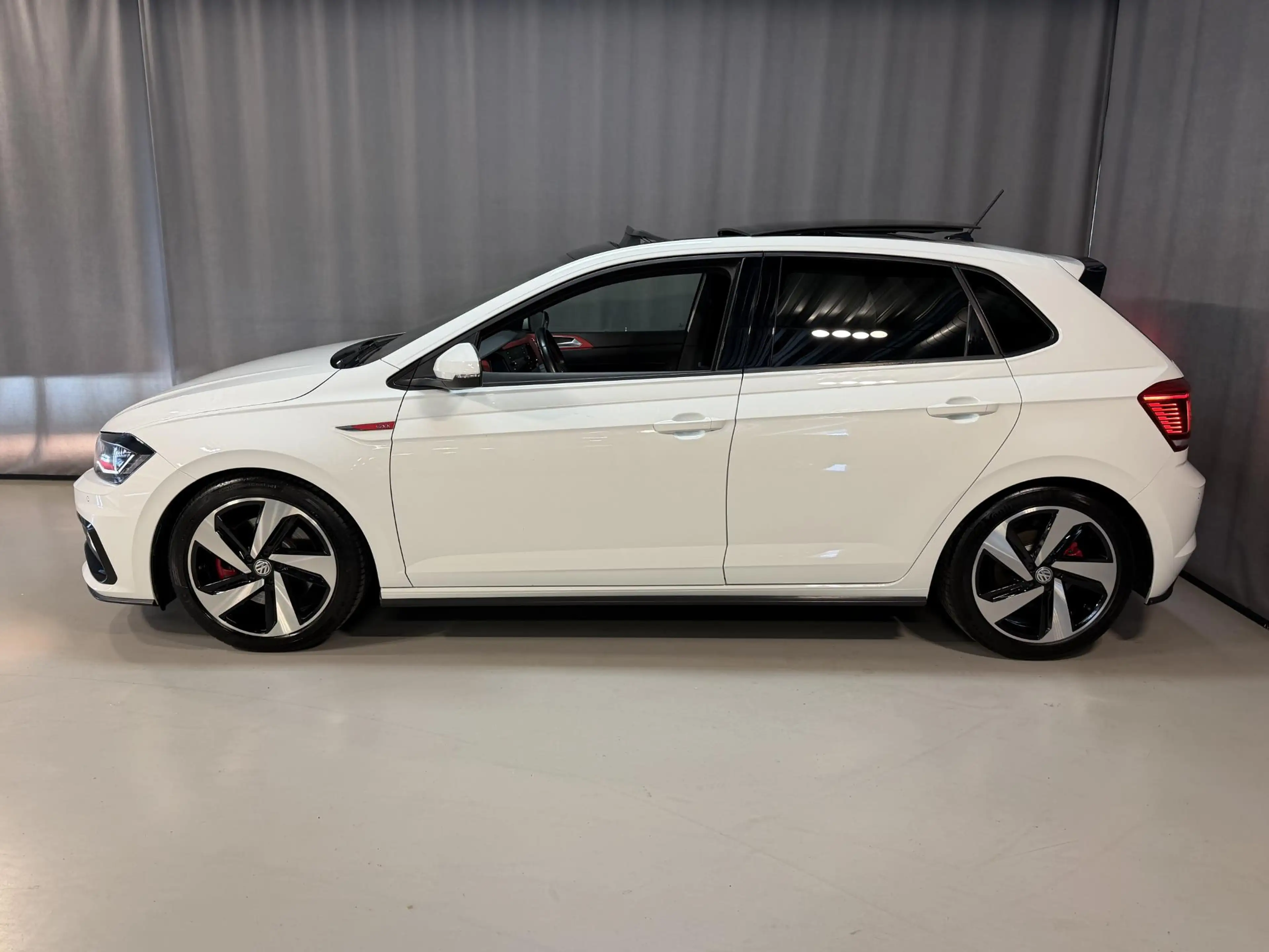Volkswagen Polo GTI 2.0 TSI 17"/Panoramadak/Stoelverwarming/Keyless/Vi — photo 37