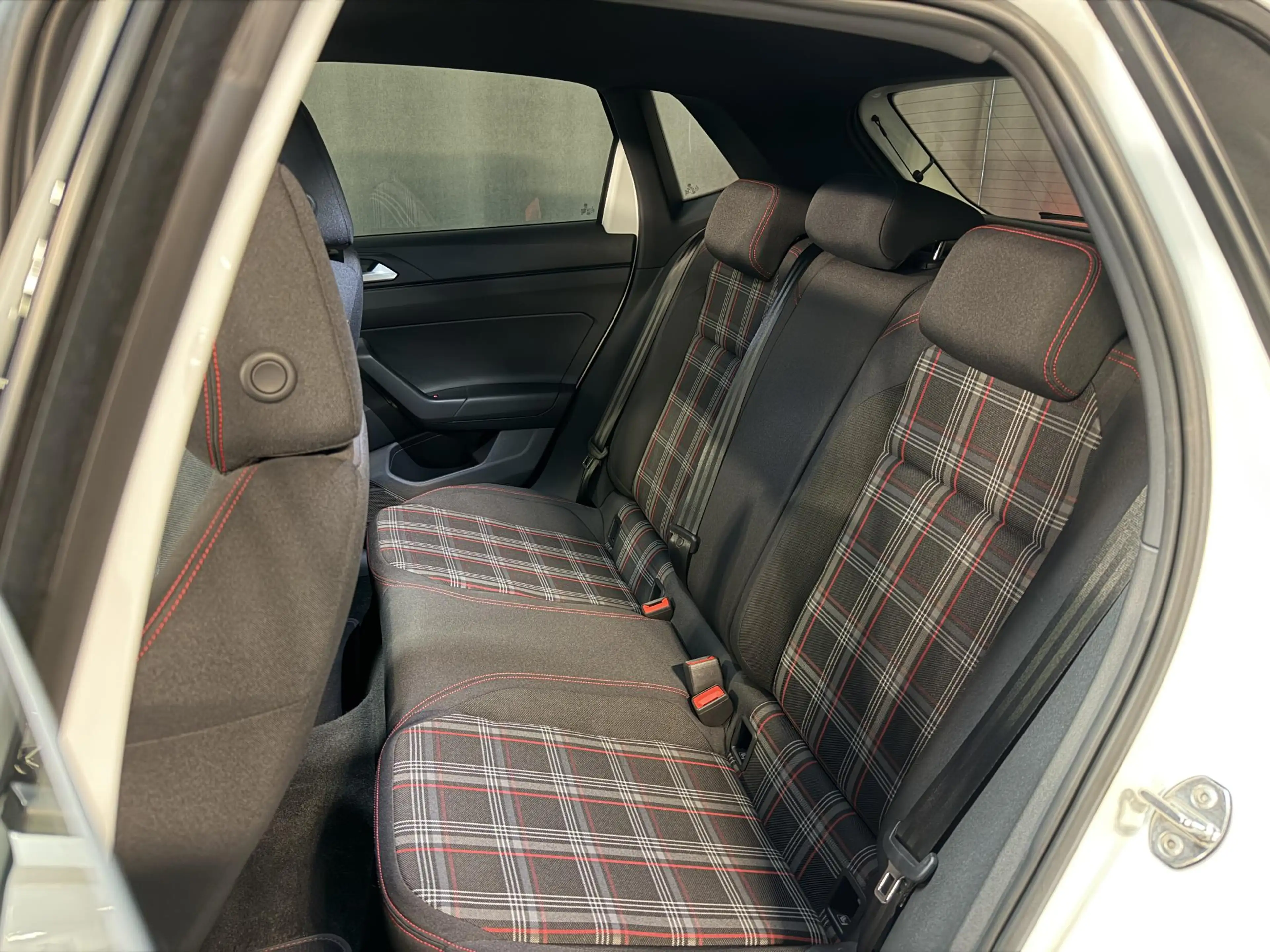 Volkswagen Polo GTI 2.0 TSI 17"/Panoramadak/Stoelverwarming/Keyless/Vi — photo 36