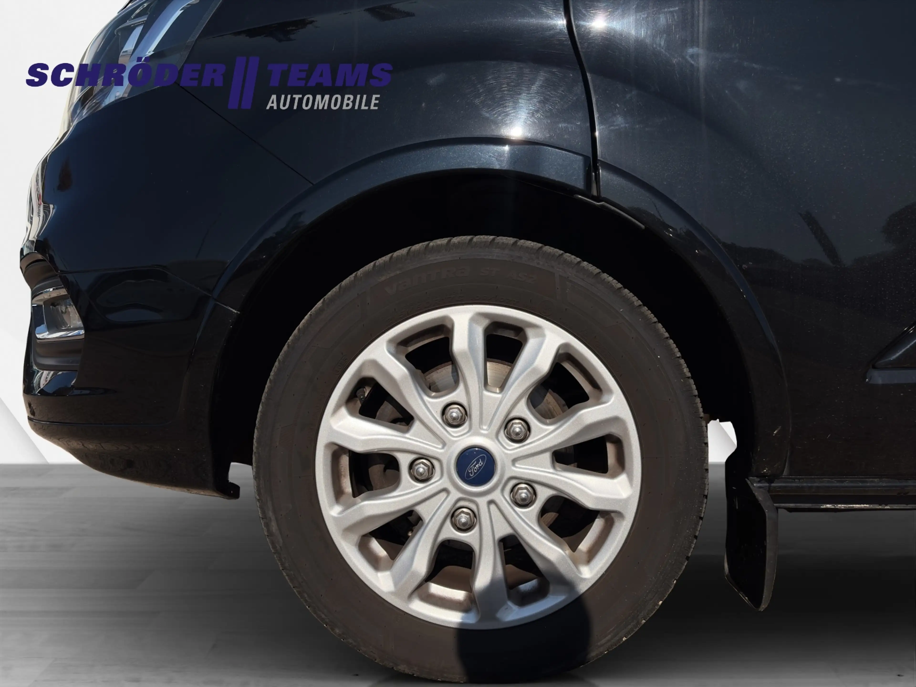 Ford Transit /Tourneo Custom Kombi 320 L2 Tourneo Titanium — photo 8