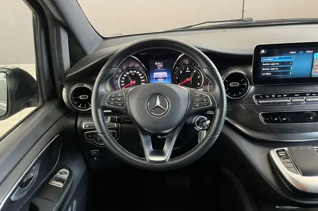 Mercedes-Benz V-Class view 13