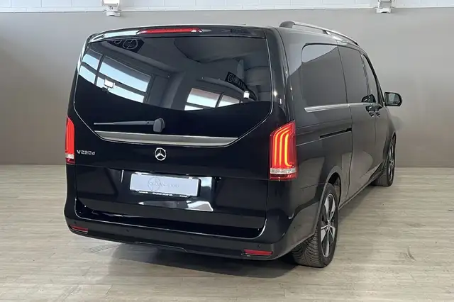 Mercedes-Benz V-Class view 5