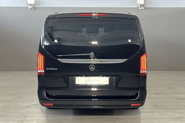 Mercedes-Benz V-Class view 6