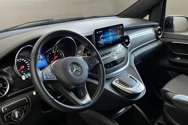 Mercedes-Benz V-Class view 10