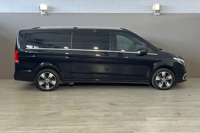 Mercedes-Benz V-Class view 4