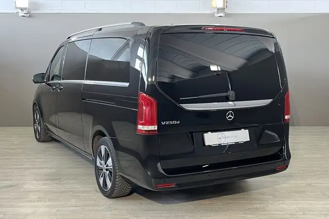 Mercedes-Benz V-Class view 7