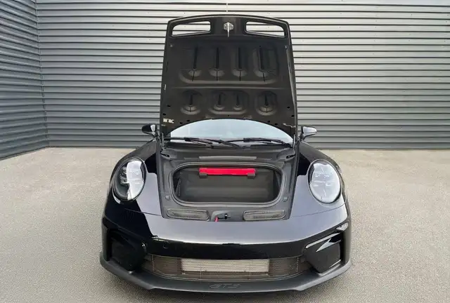Porsche 911 view 9