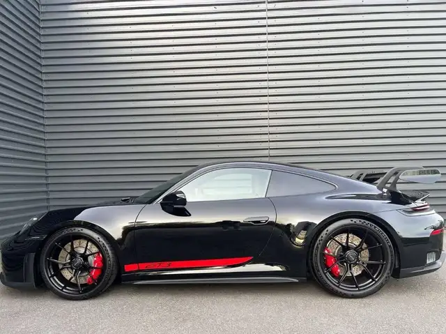 Porsche 911 view 8