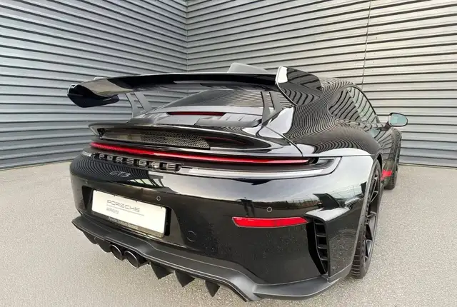 Porsche 911 view 7