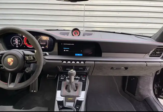 Porsche 911 view 12