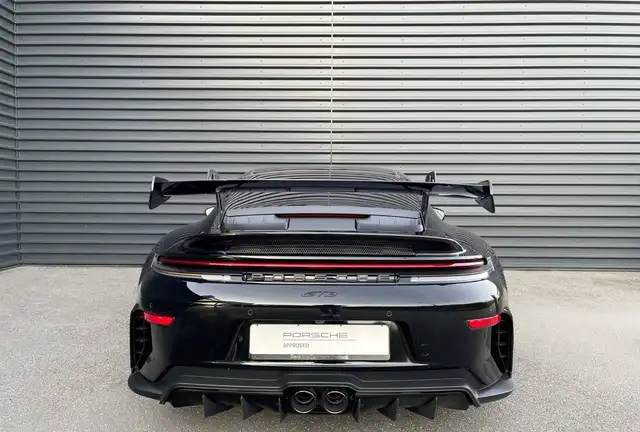 Porsche 911 view 6
