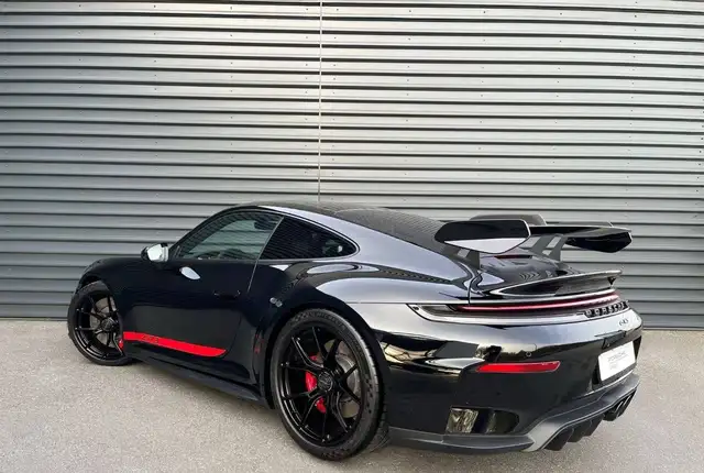 Porsche 911 view 5
