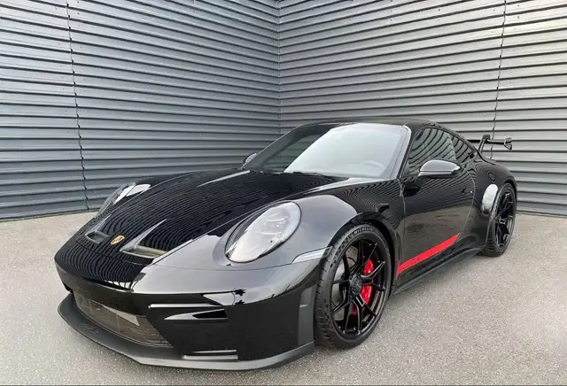 Porsche 911 view 4