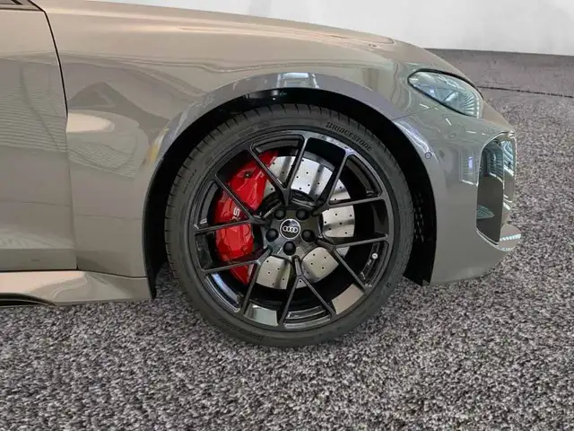 Audi RS5 view 4