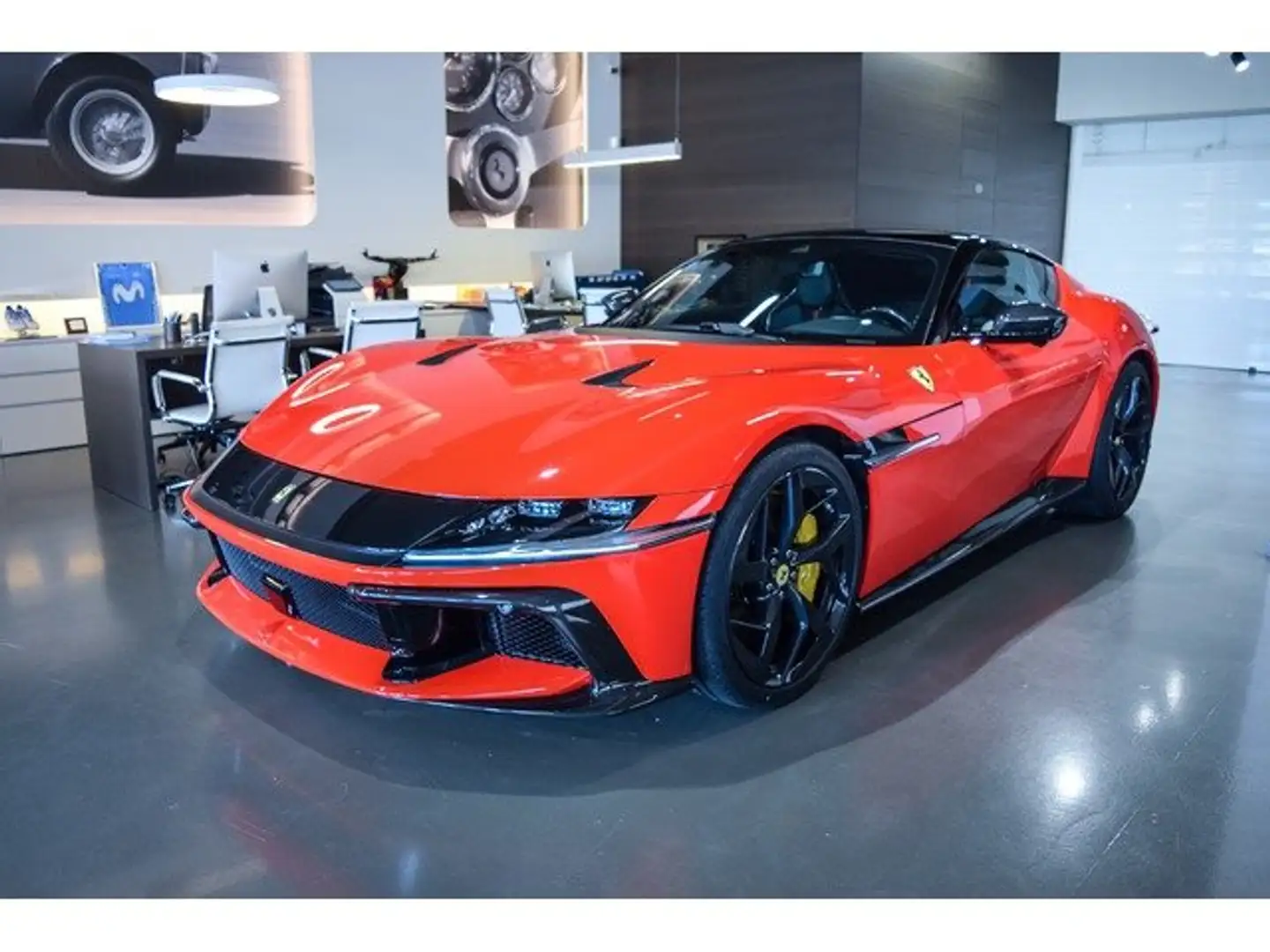 Ferrari 12 Cilindri Rot - 2