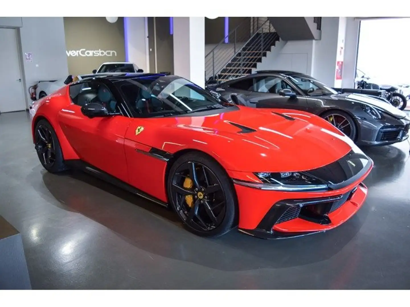 Ferrari 12 Cilindri Rot - 1