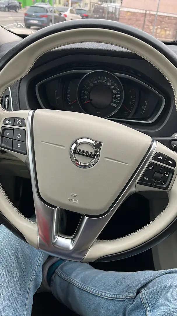 Volvo V40 Schwarz - 2