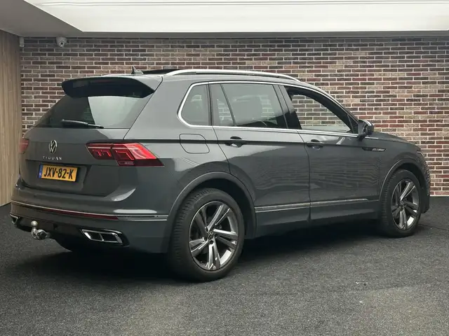 Volkswagen Tiguan view 2