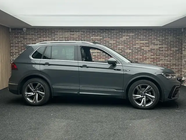 Volkswagen Tiguan view 4