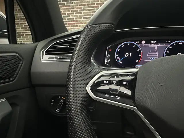 Volkswagen Tiguan view 12