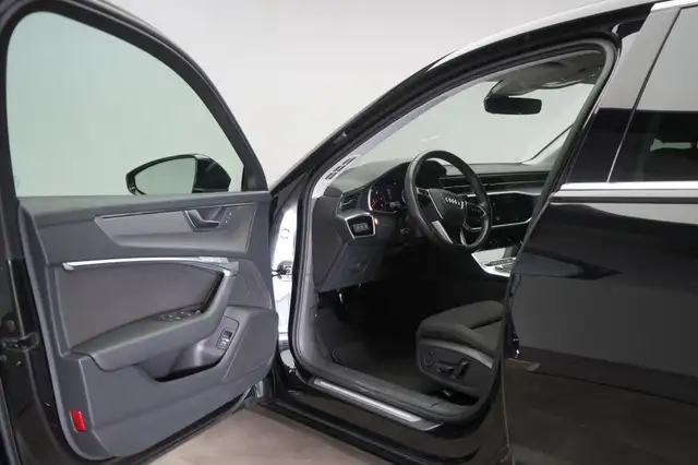 Audi A6 view 11