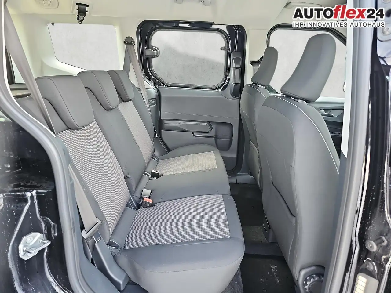 Ford Tourneo Courier Trend 1.0 EB / Klimaanlage 92 kW (125 PS), Scha... 12