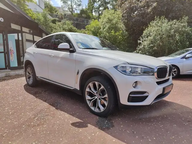 BMW X6 view 3