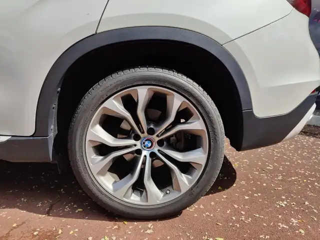 BMW X6 view 12