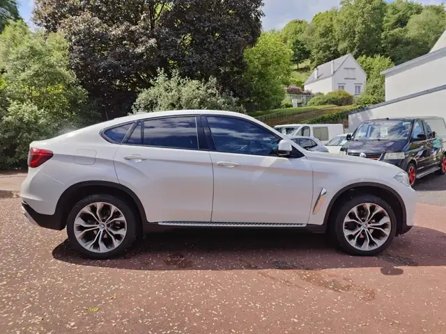 BMW X6 view 5