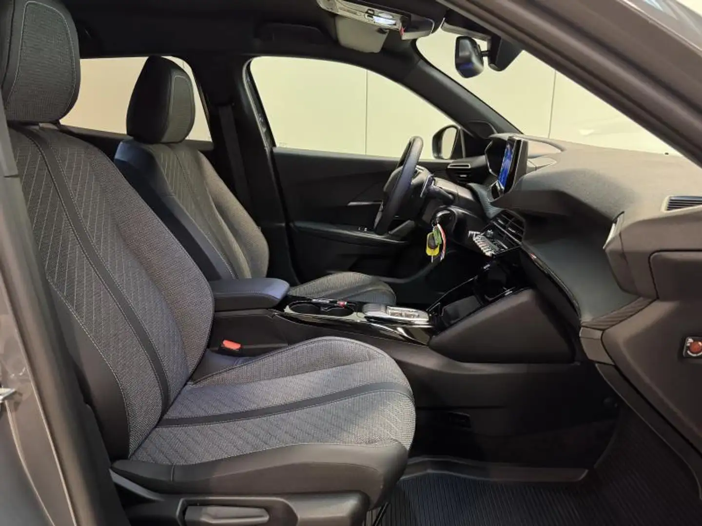 Peugeot 2008 1.2 MHEV Allure 145 e-DCS6 +AFN.TREKHAAK (!!)|LED| Gris - 2