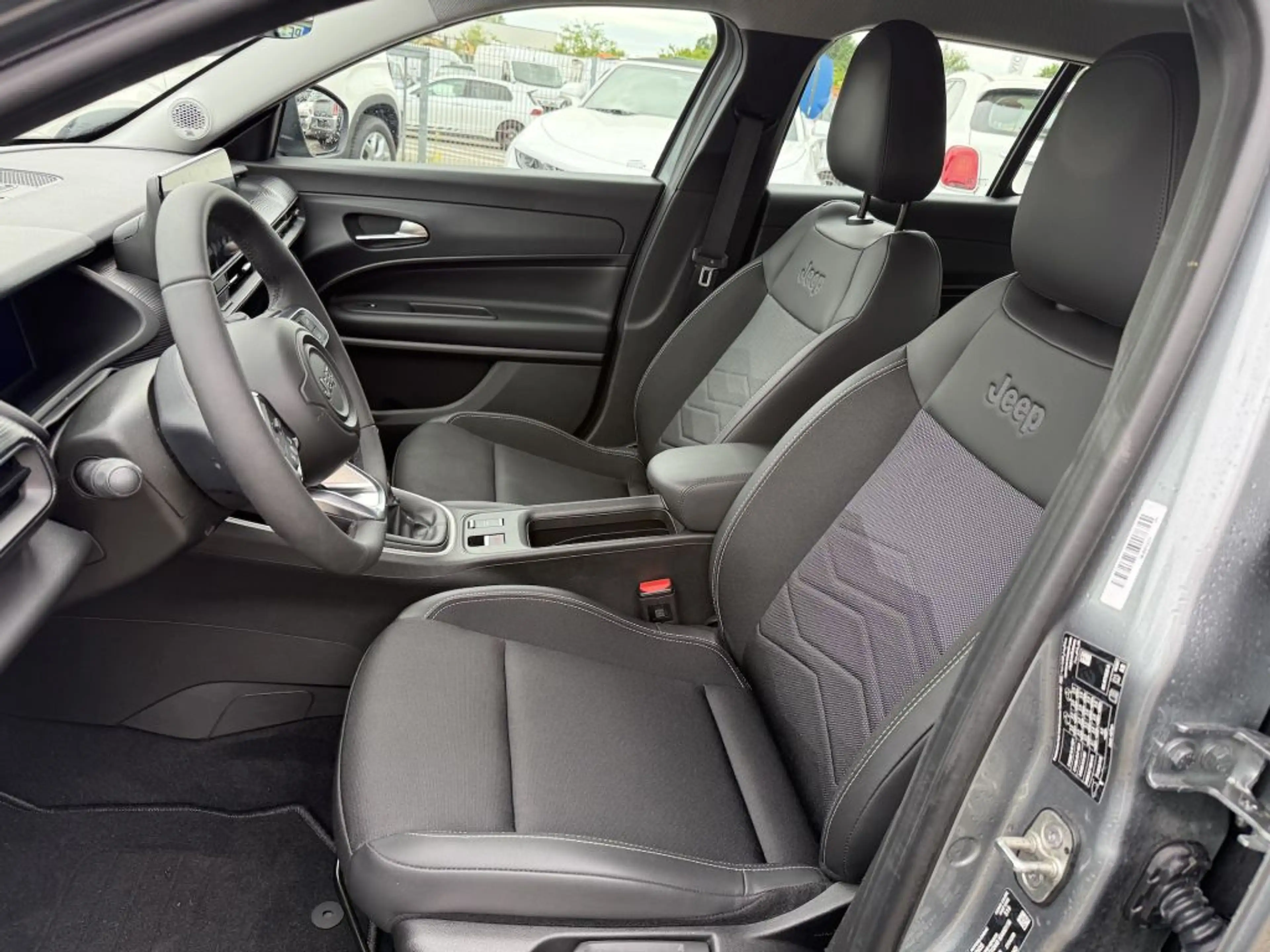 Jeep Avenger 1.2 GSE T3 Turbo-Benzin GDI Altitude — photo 12