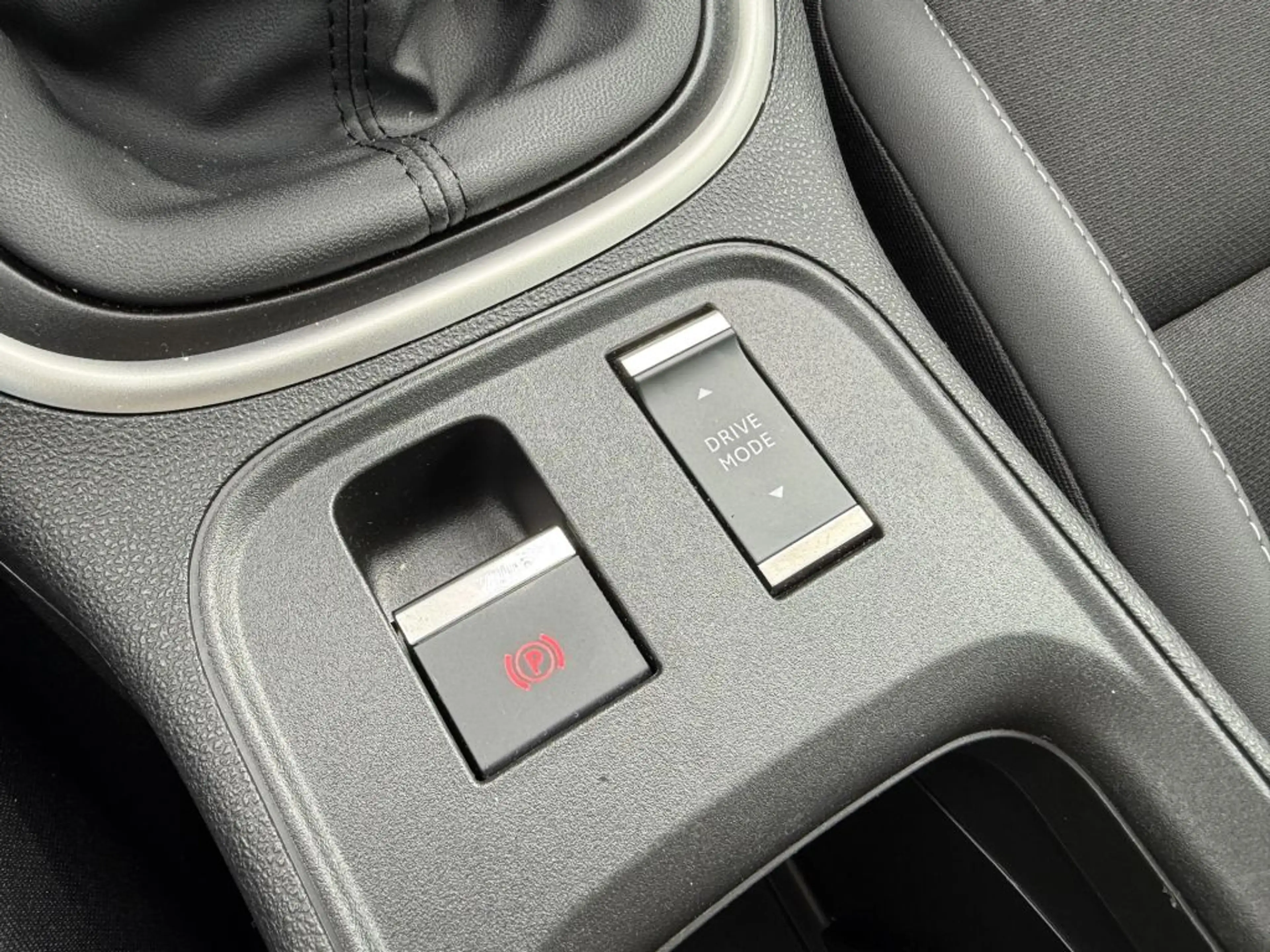Jeep Avenger 1.2 GSE T3 Turbo-Benzin GDI Altitude — photo 22