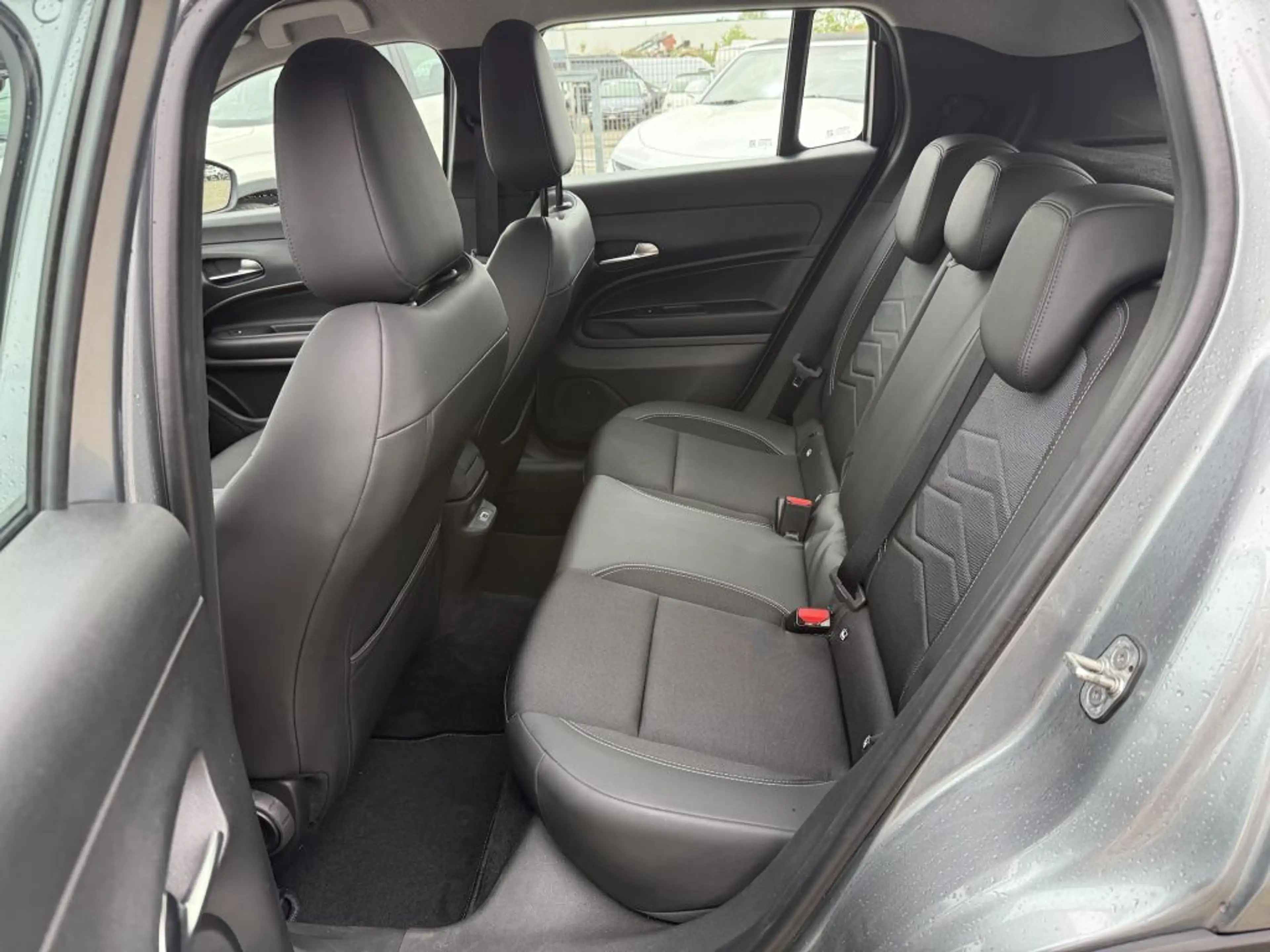 Jeep Avenger 1.2 GSE T3 Turbo-Benzin GDI Altitude — photo 13