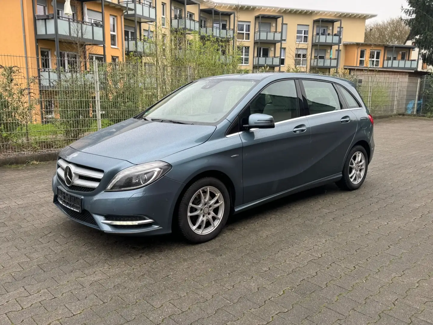 Mercedes-Benz B 200 CDI  - AUTOM - NAVI - TEILLEDER - plava - 1