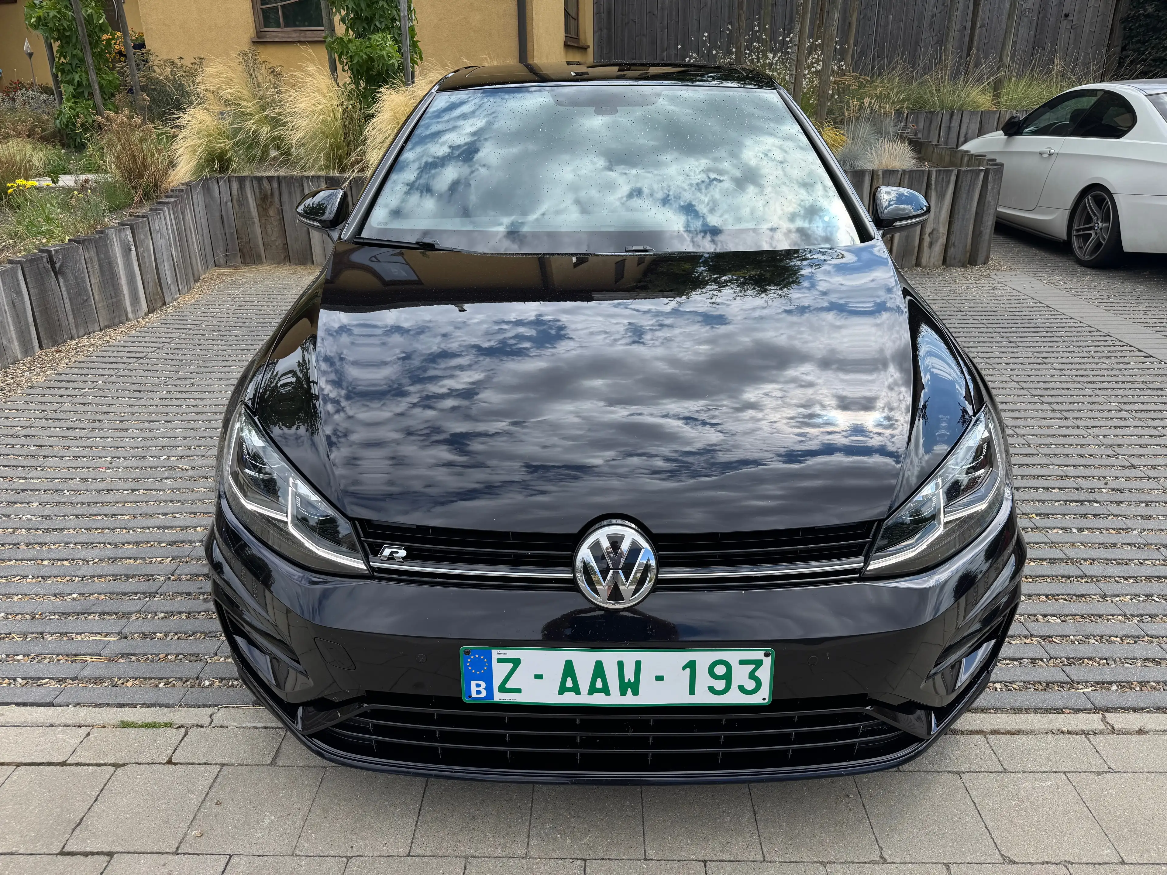 Volkswagen Golf R — photo 8