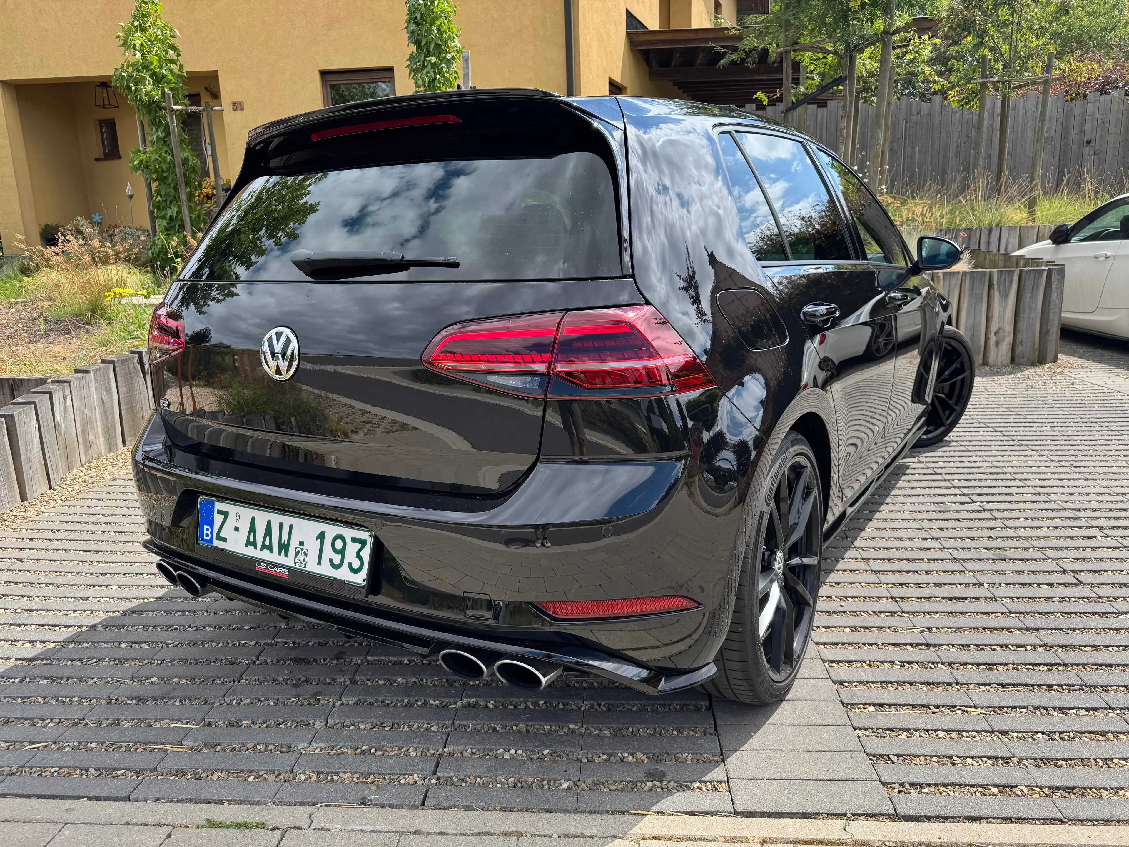 Volkswagen Golf R — photo 5