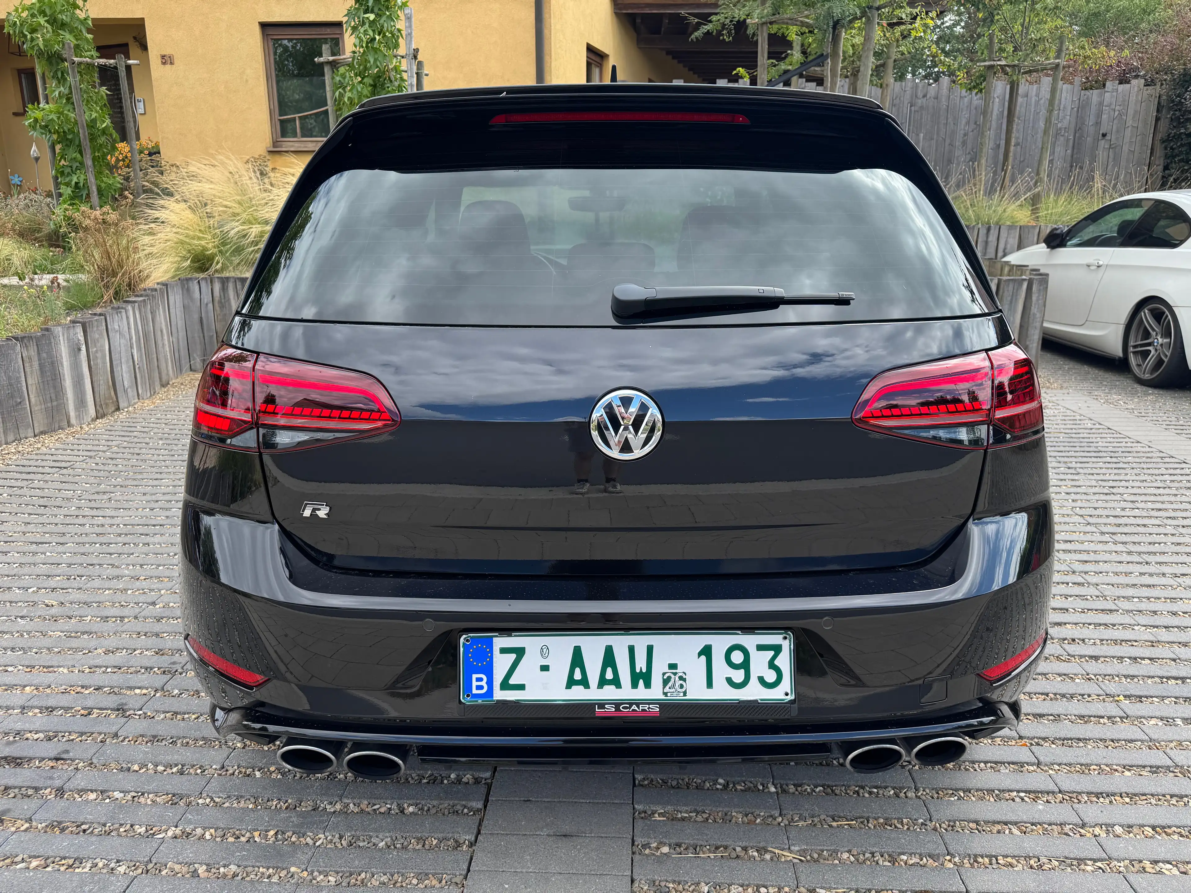 Volkswagen Golf R — photo 4