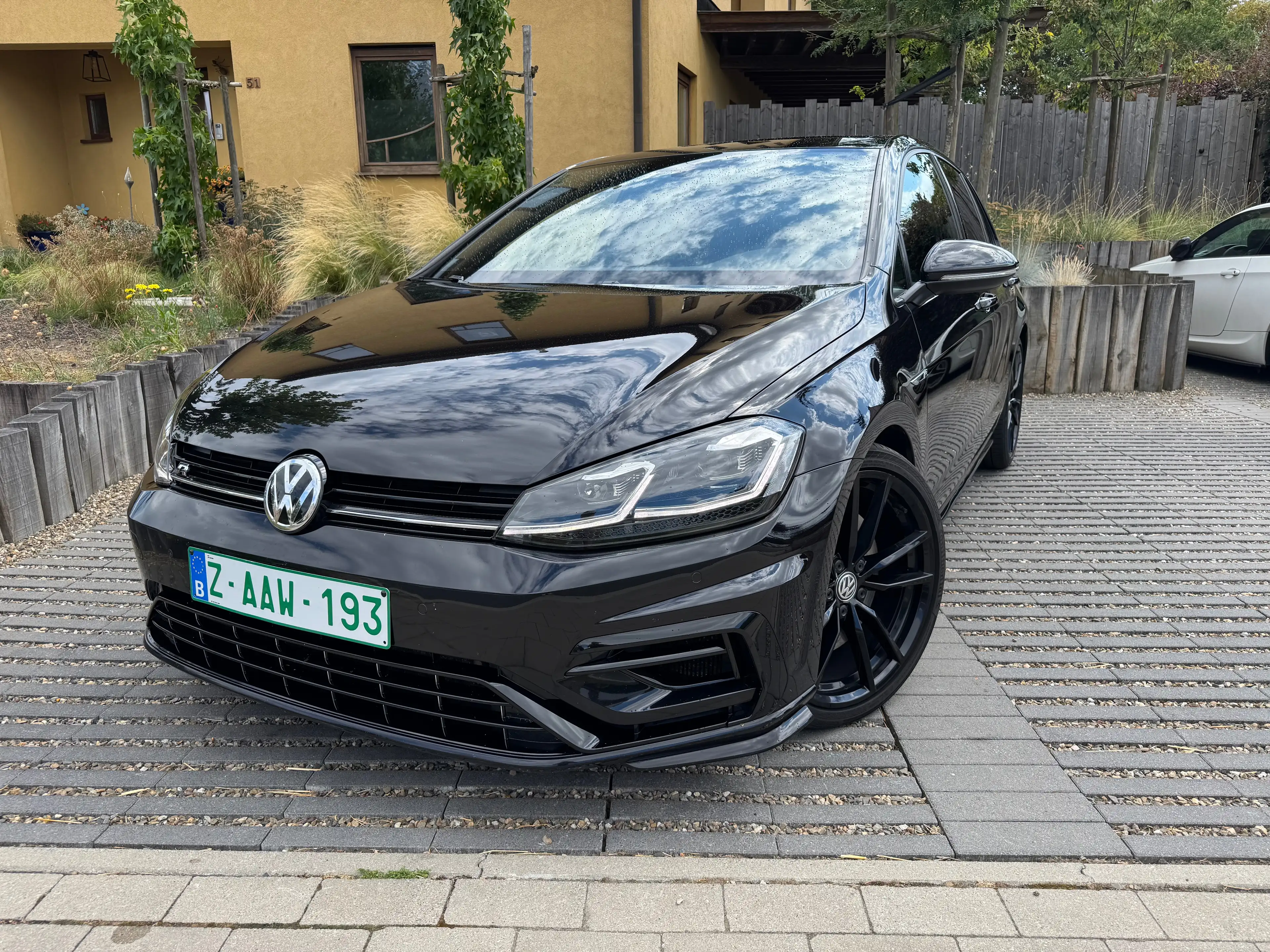 Volkswagen Golf R — photo 9