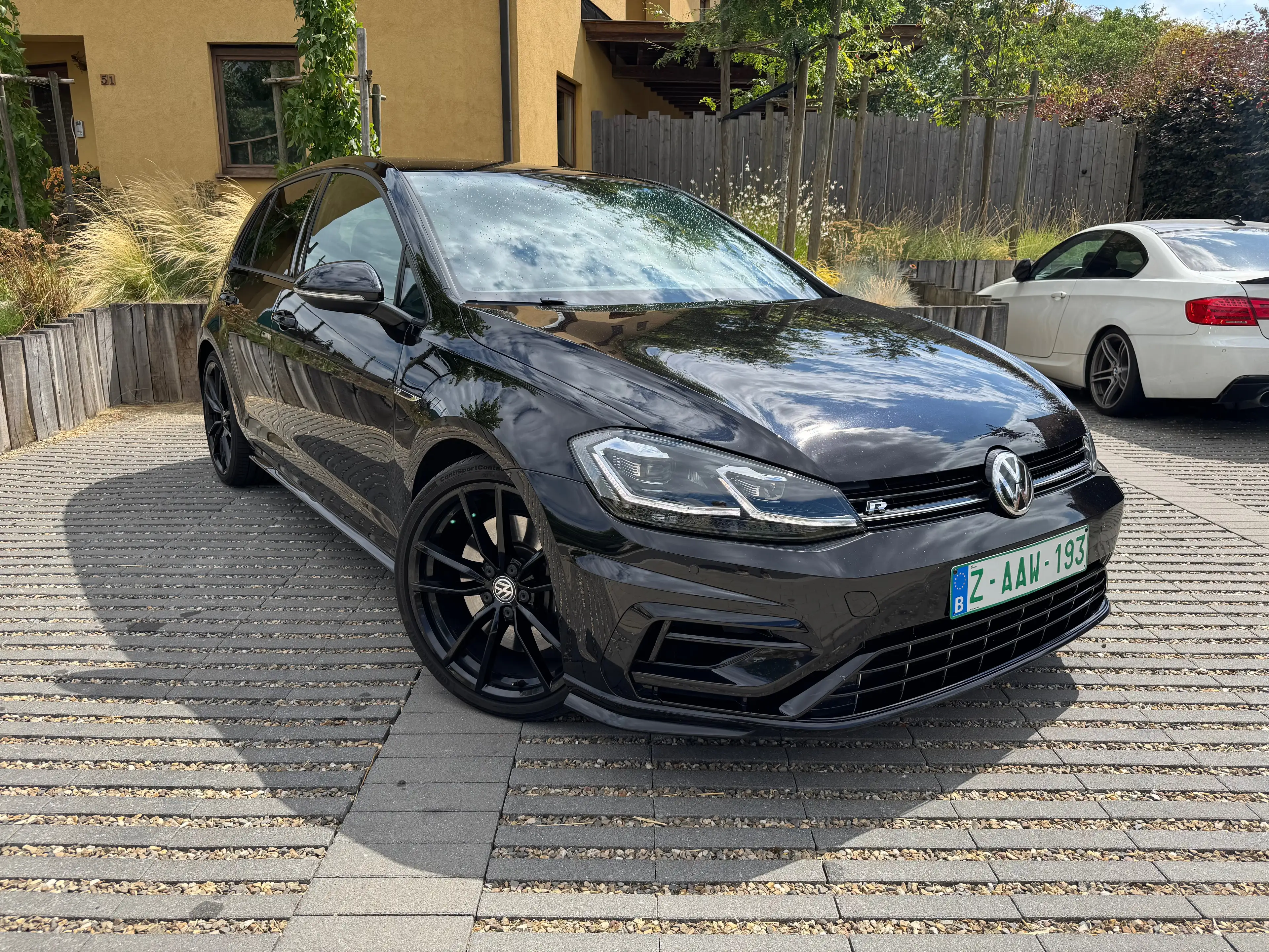 Volkswagen Golf R — photo 7