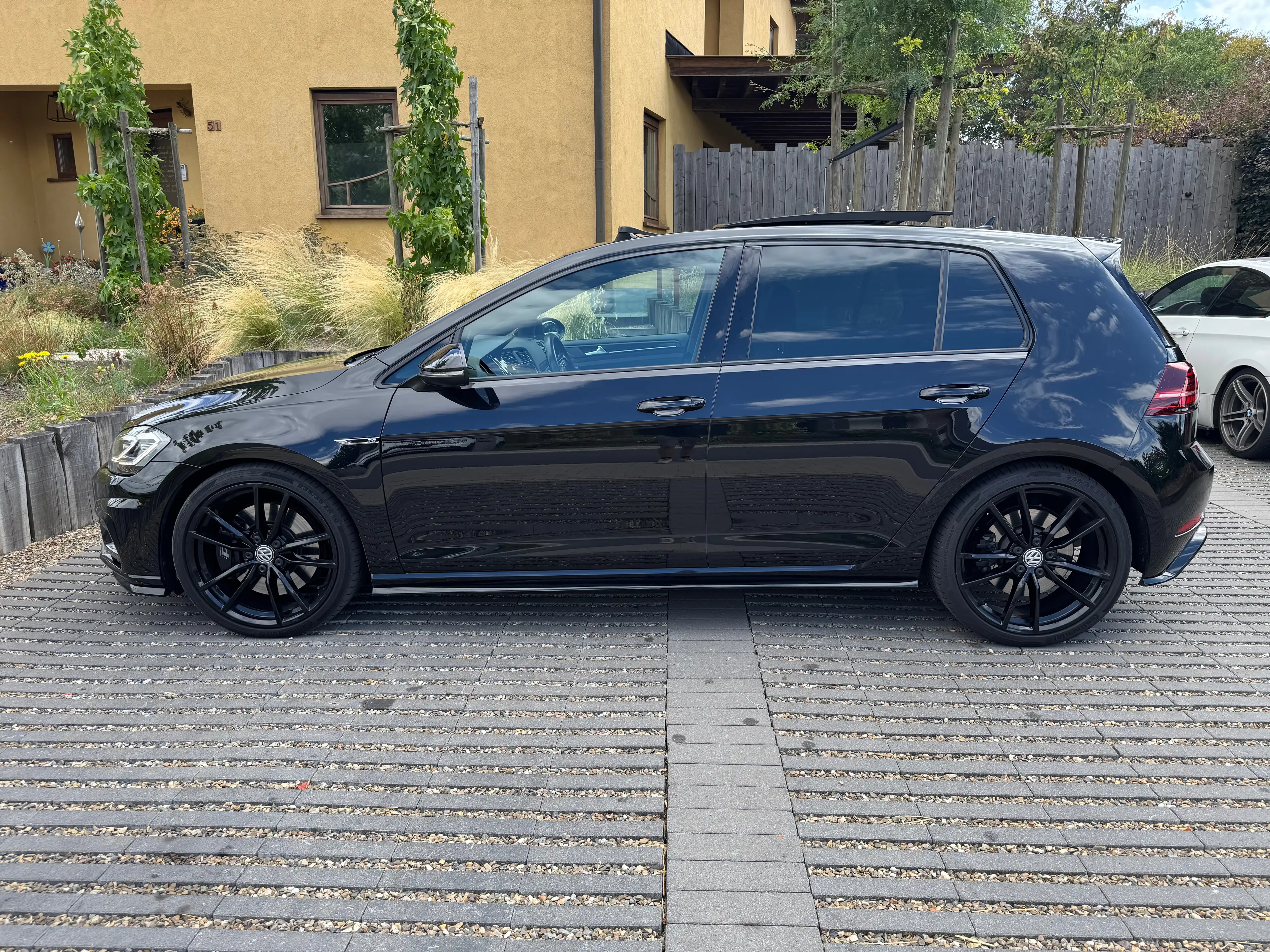 Volkswagen Golf R — photo 3