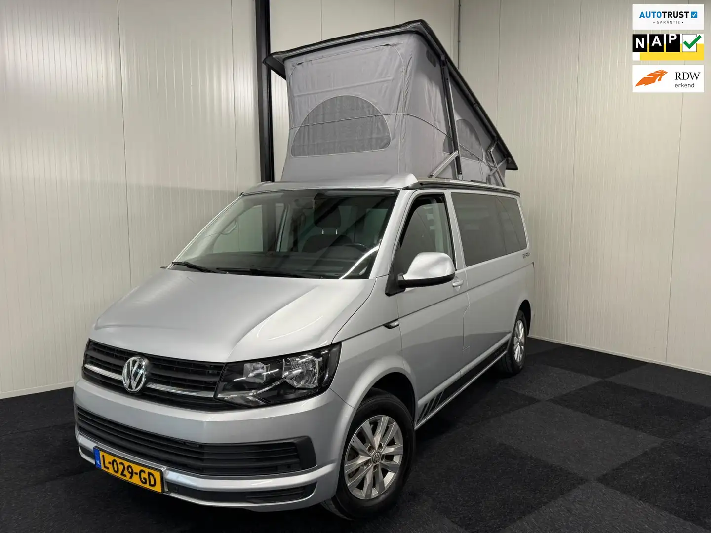 Volkswagen T6 Camper  2016 150 PK 4SLAAP/7ZITS/HEFDAK/CA Grijs - 1