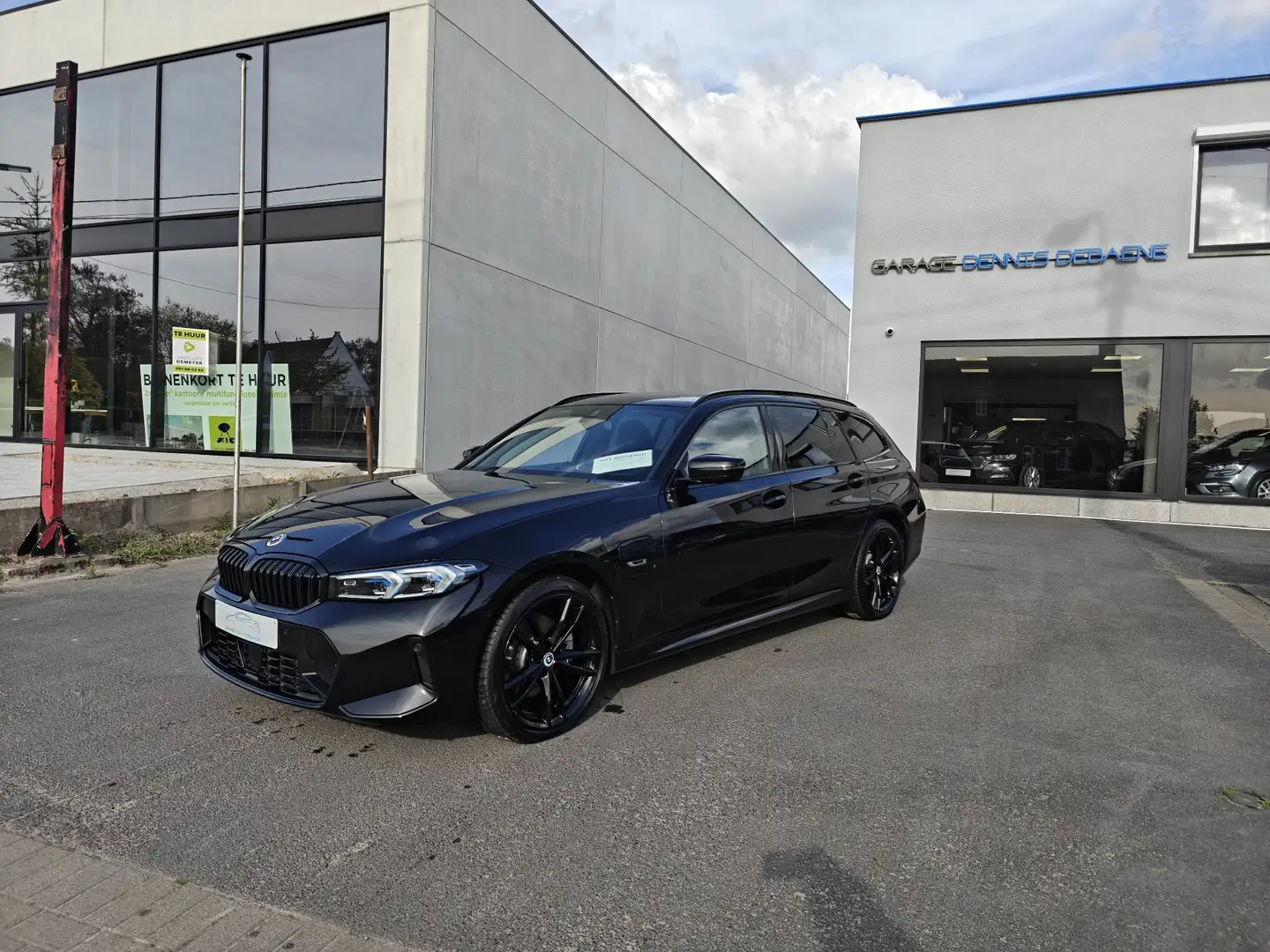 BMW 330 330e Touring LCI Aut. M-Pack Noir - 1