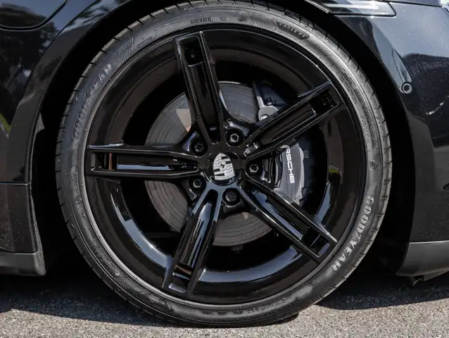 Porsche Taycan view 10