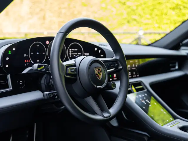 Porsche Taycan view 7