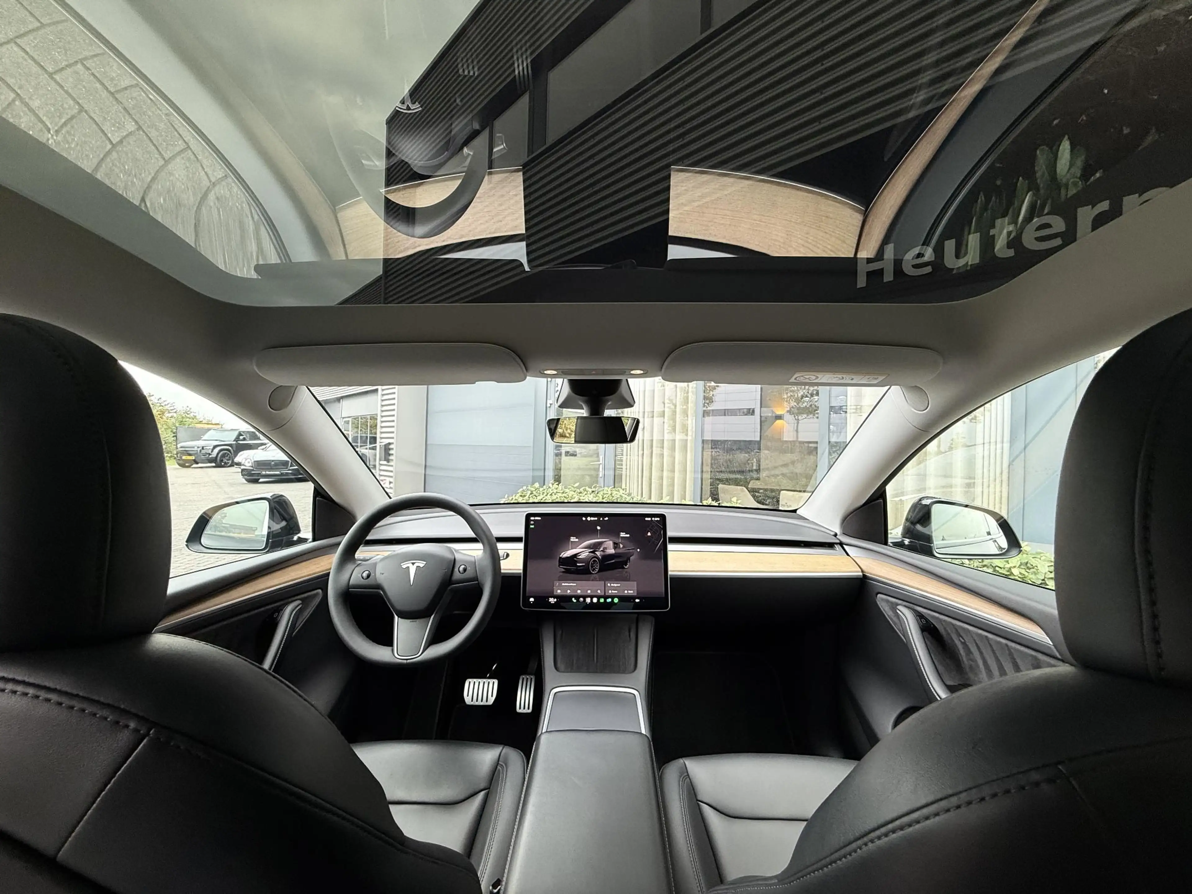 Tesla Model Y Performance AWD/Pano/Autopilot — photo 16
