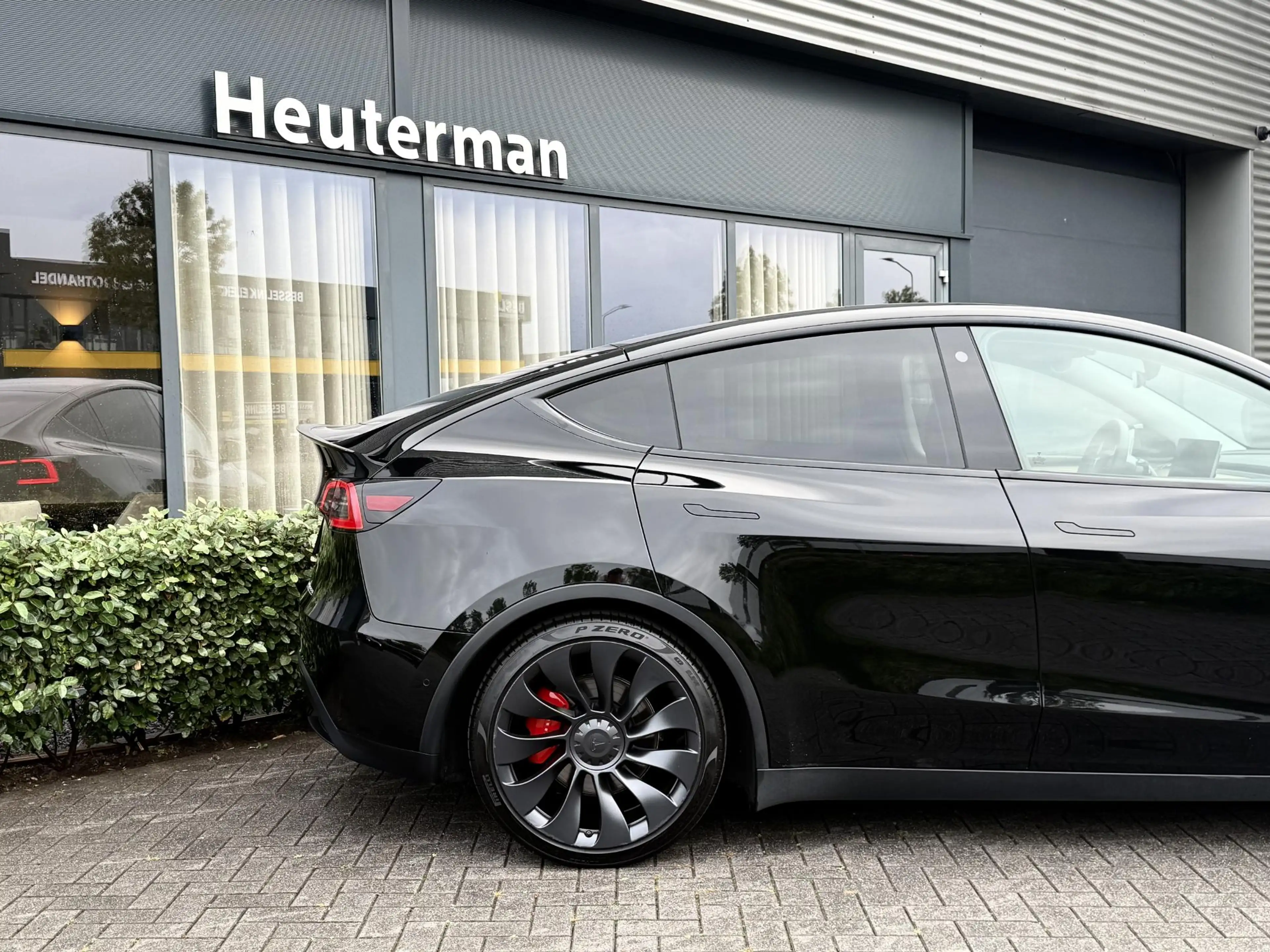 Tesla Model Y Performance AWD/Pano/Autopilot — photo 11